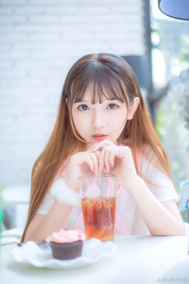 假话如同台词，常常是背熟了再说；真话如同咳嗽，多数是在压抑不住的时候喷涌而出。